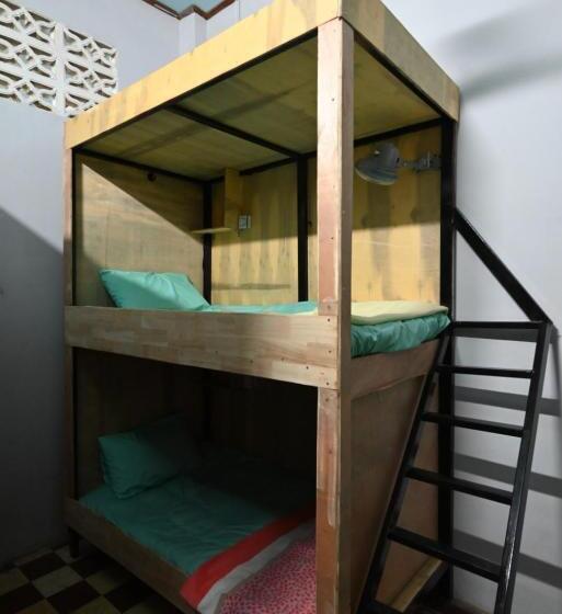 Кровать в Общей Комнате, Bop`s Cocktail Bar And Hostel