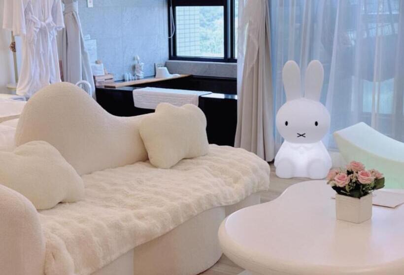 발코니 디럭스 룸, 拾月。頭城無邊際泳池溫泉房