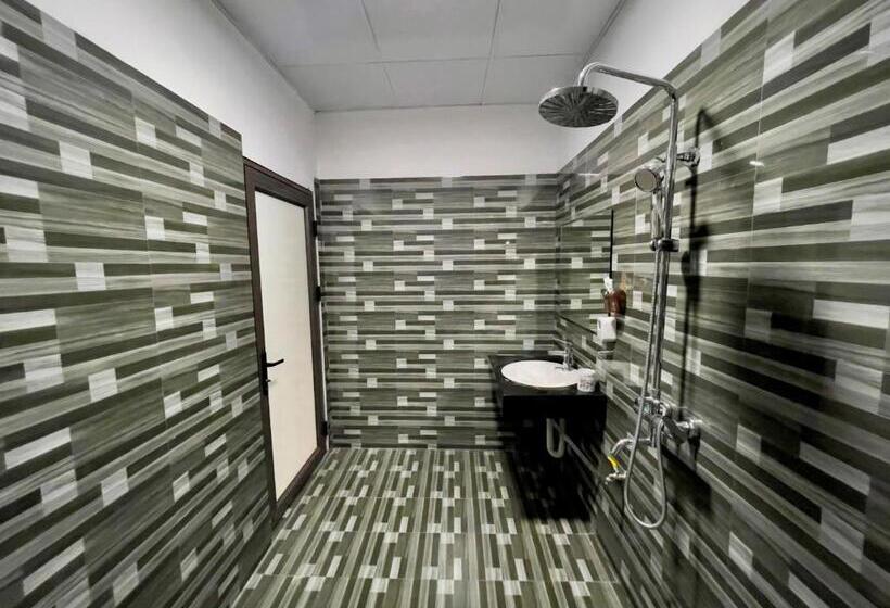 اتاق استاندارد, Cô Chung