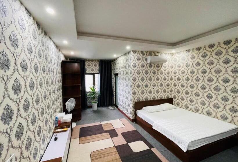 اتاق استاندارد, Cô Chung