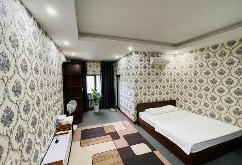 اتاق استاندارد, Cô Chung