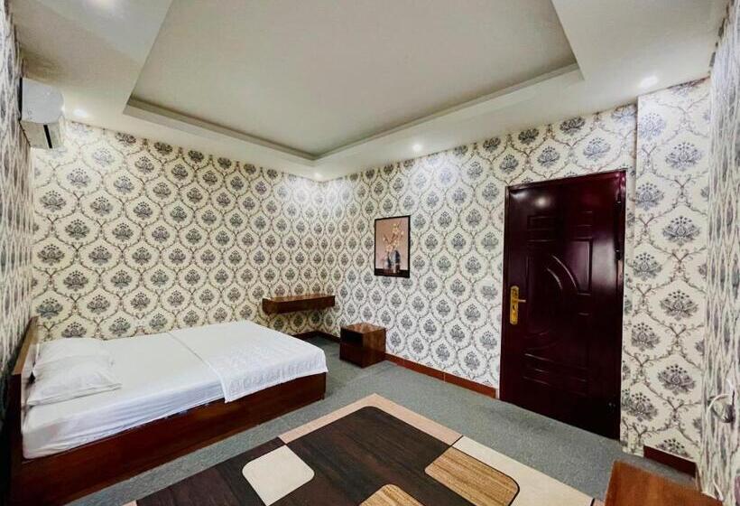 اتاق استاندارد, Cô Chung