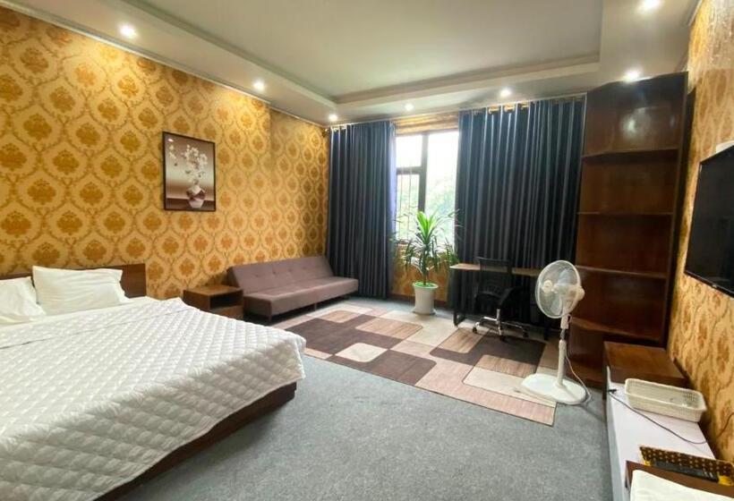 اتاق استاندارد, Cô Chung