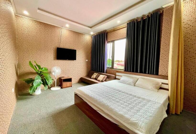 اتاق استاندارد, Cô Chung