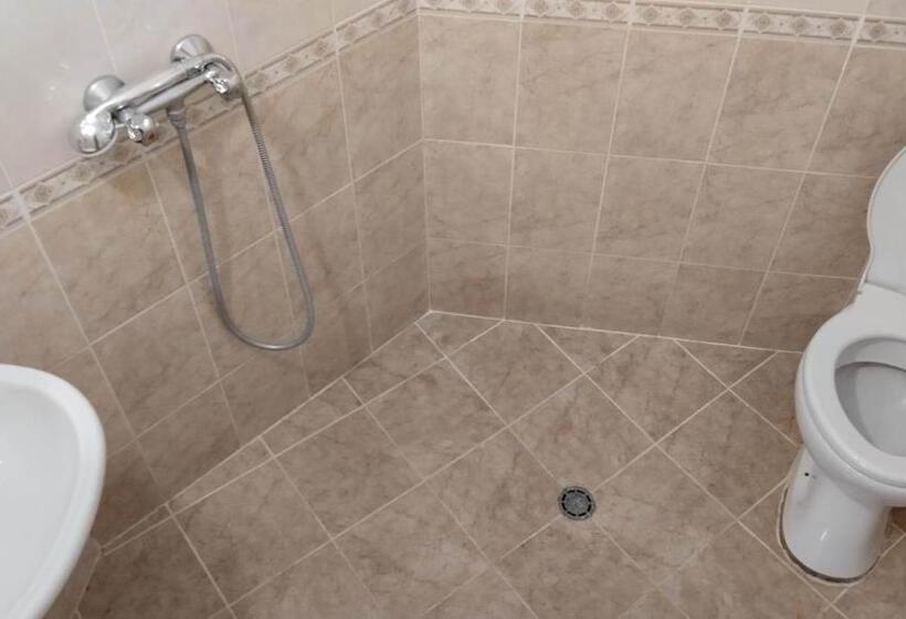 غرفة قياسية ثلاثية, стаи за гости росица