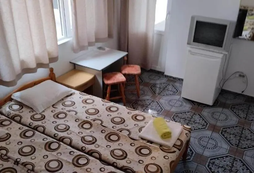 Standard Kolmen Hengen Huone, стаи за гости росица