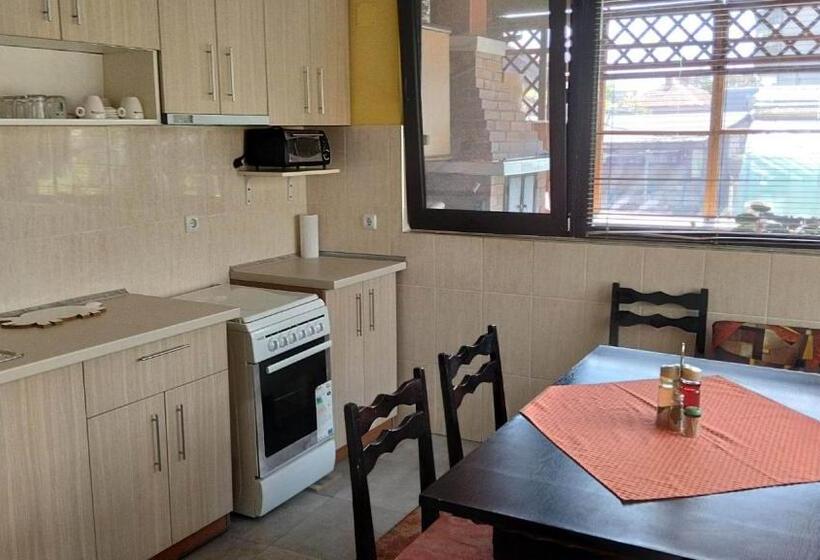 منزل غرفة نوم واحدة, стаи за гости росица