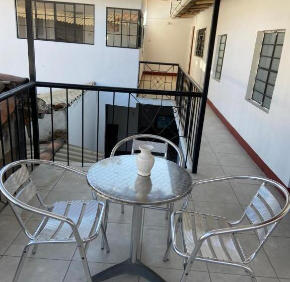 اتاق خانوادگی, Caraz Dulce Hogar