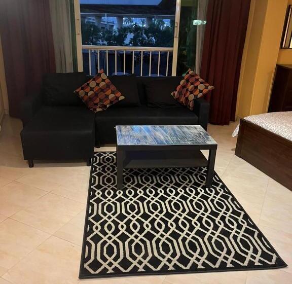 استودیوی لوکس, Heliopolis Rock Residence