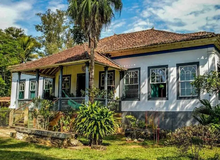 庭の見えるスタンダードトリプルルーム, Fazenda Dos Coqueiros Bananal Sp