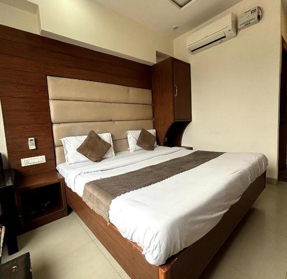 Deluxerum King Size Säng, The Safari