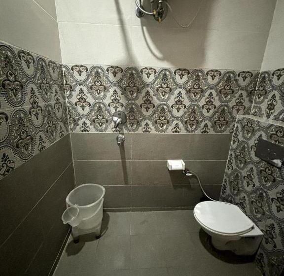 Deluxe Rum, The Safari