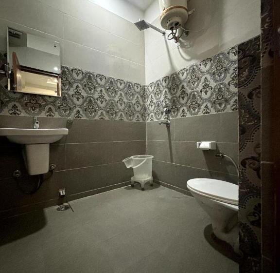 Deluxe Rum, The Safari