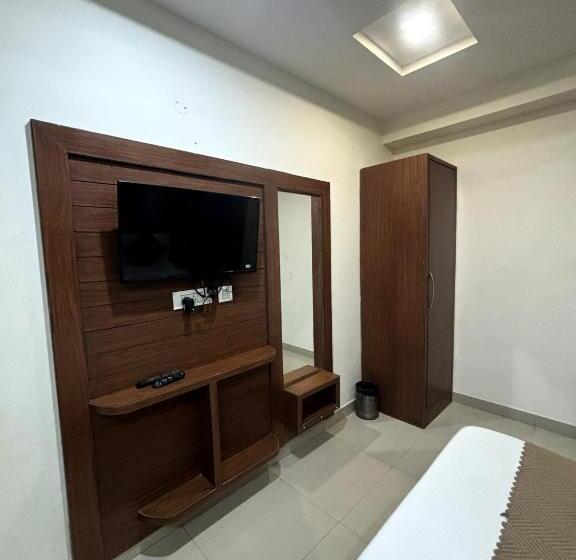 Deluxe Rum, The Safari