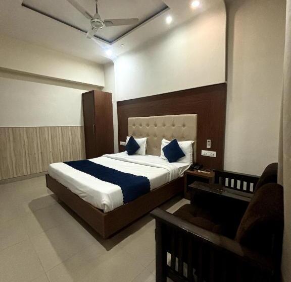 Deluxe Rum, The Safari