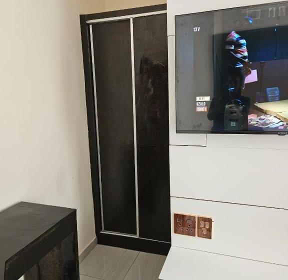 اتاق لوکس, Dbritee