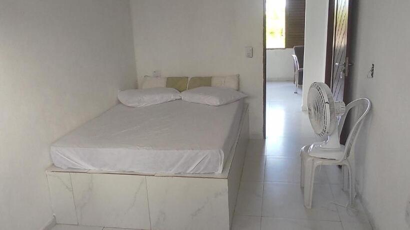 חדר סטנדרט לשלושה עם חדר אמבטיה משוף, Hostel Summer Praia Do Sol