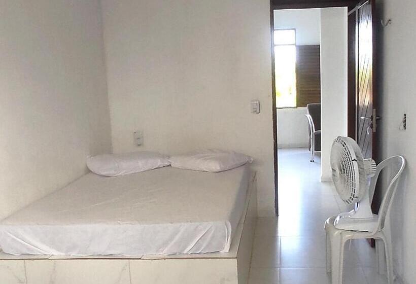 חדר סטנדרט לשלושה עם חדר אמבטיה משוף, Hostel Summer Praia Do Sol