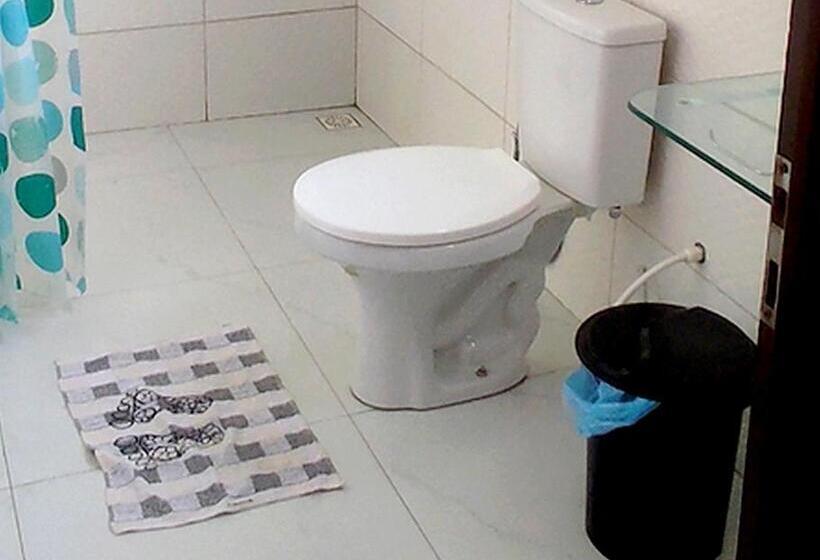 חדר סטנדרט לשלושה עם חדר אמבטיה משוף, Hostel Summer Praia Do Sol