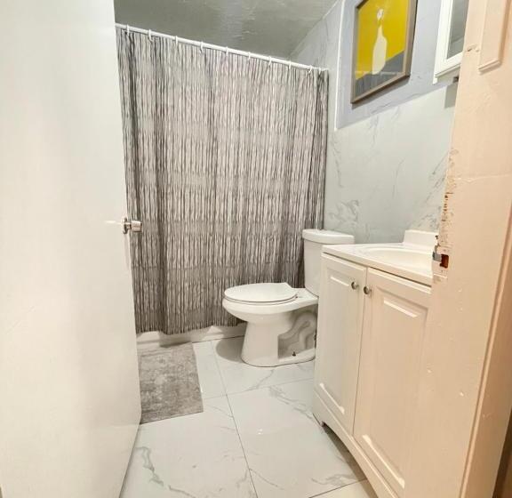 سرير فى غرفة مشتركه, Arte Wynwood