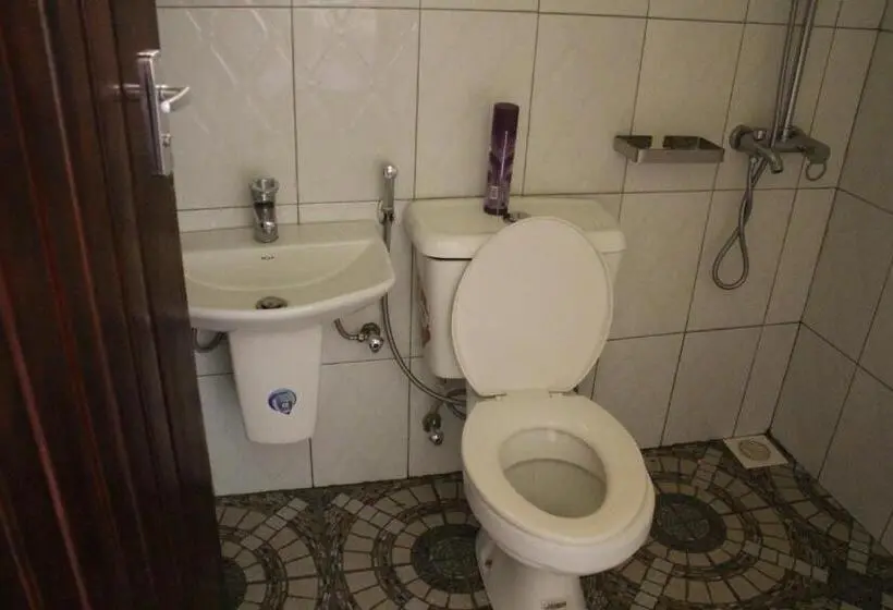 اتاق خانوادگی, Kibale Eco Home