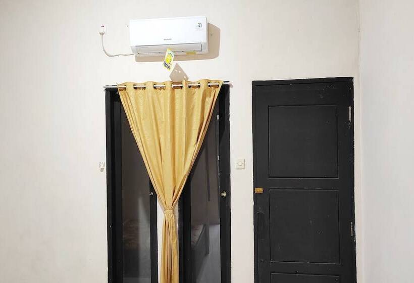 חדר סטנדרט, Oyo 93536 Pondok Almirah