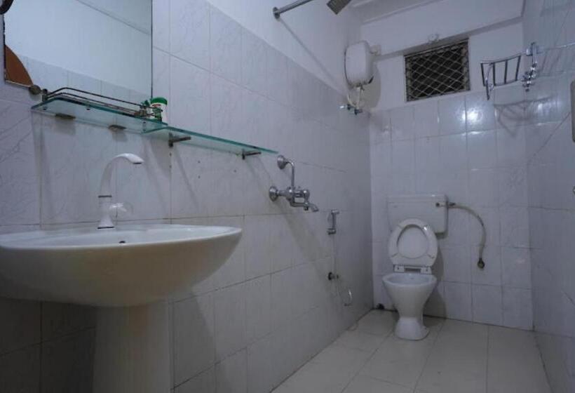 Номер Deluxe, Ratnoop Inn , Junglighat
