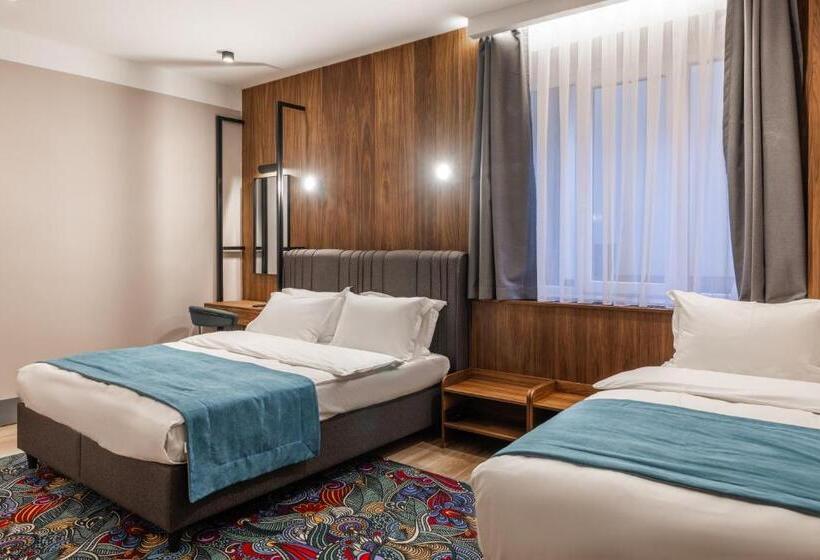 اتاق استاندارد سه نفره, Square By Margo