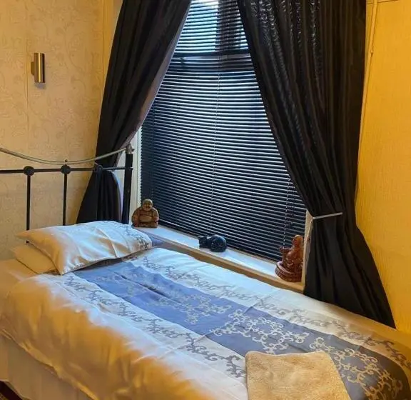 Perhehuone, Villa Guest House