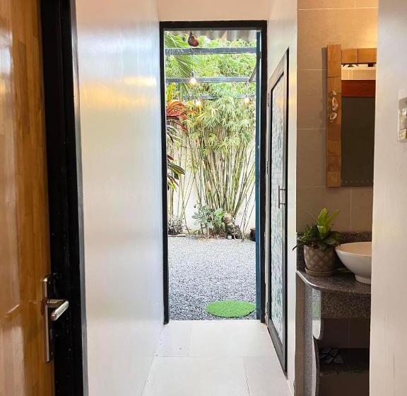 اتاق استاندارد با چشمانداز استخر, Nguyễn Villa