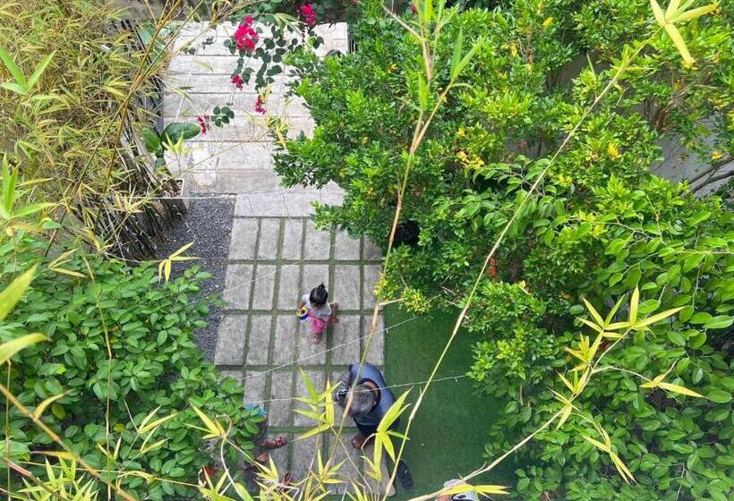 اتاق خانوادگی, Nguyễn Villa