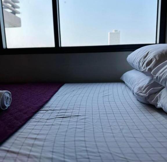 استودیو استاندارد با بالکن, Edwards Bed 3