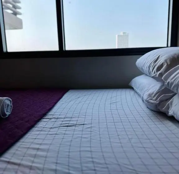 استودیو استاندارد با بالکن, Edwards Bed 3