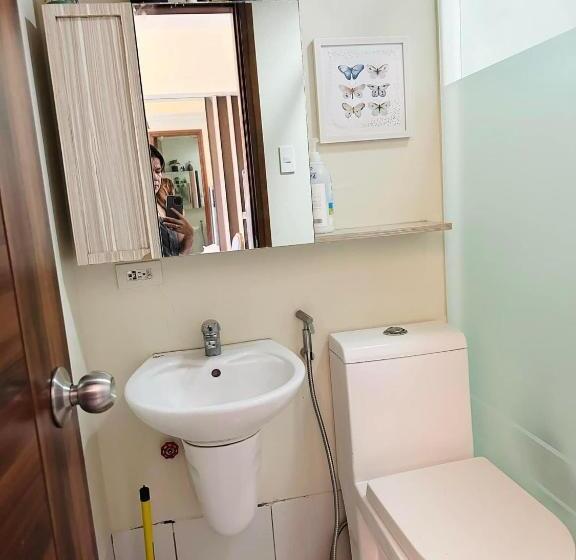 استودیو استاندارد با بالکن, Edwards Bed 3