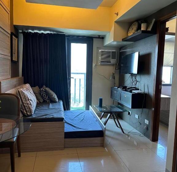 استودیو استاندارد با بالکن, Edwards Bed 3