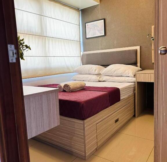 استودیو استاندارد با بالکن, Edwards Bed 3