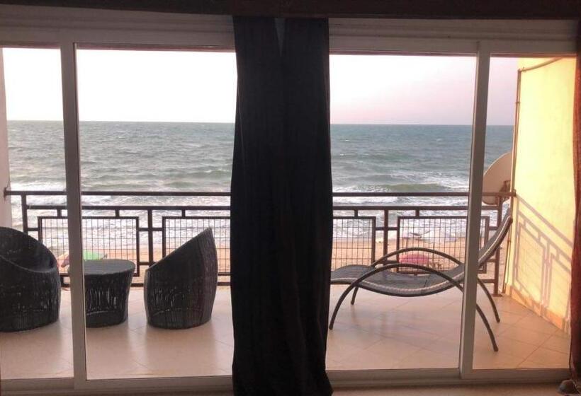 اتاق لوکس با چشمانداز دریا, Annexe Raoof