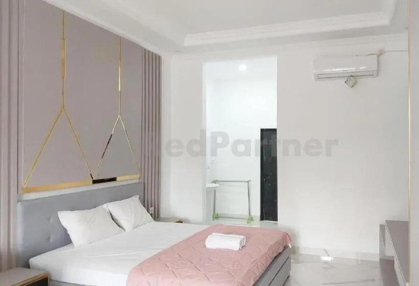Deluxe-huone, Khayrizsan Premium Mitra Reddoorz