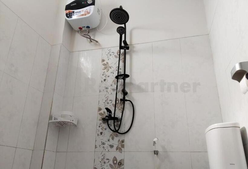 اتاق خانوادگی, Khayrizsan Premium Mitra Reddoorz