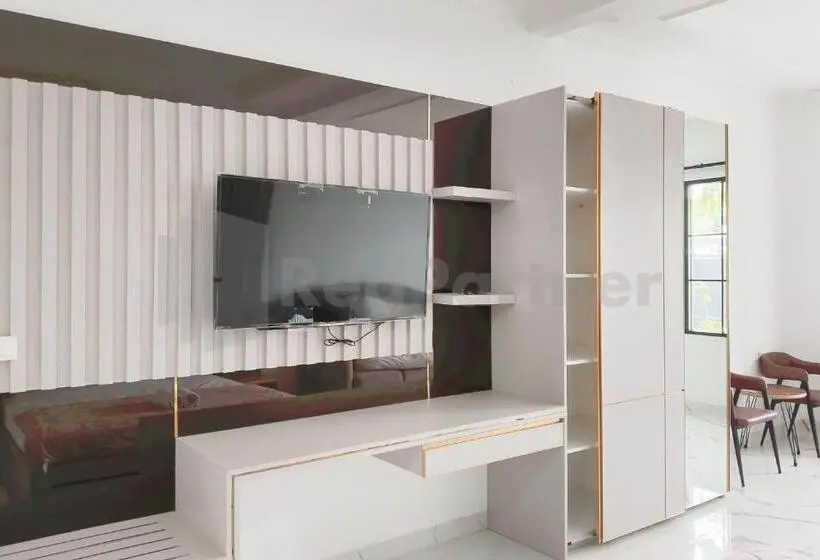 Perhehuone, Khayrizsan Premium Mitra Reddoorz