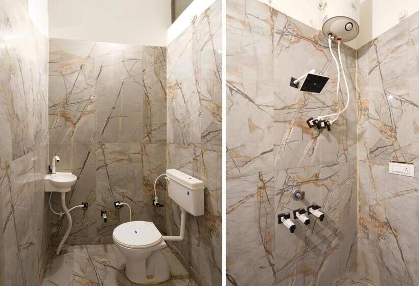 トリプルクラシックルーム, Oyo 82038 R G Farm House