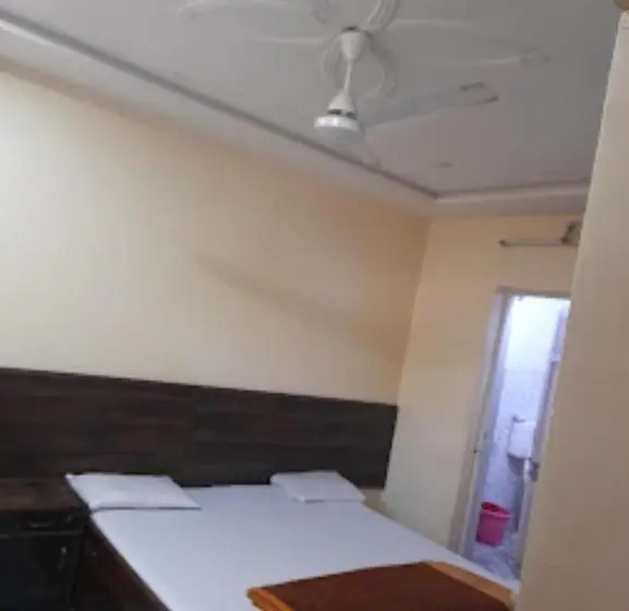 スタンダードルーム, Prince Tourist Lodge,fatehpur Sikri
