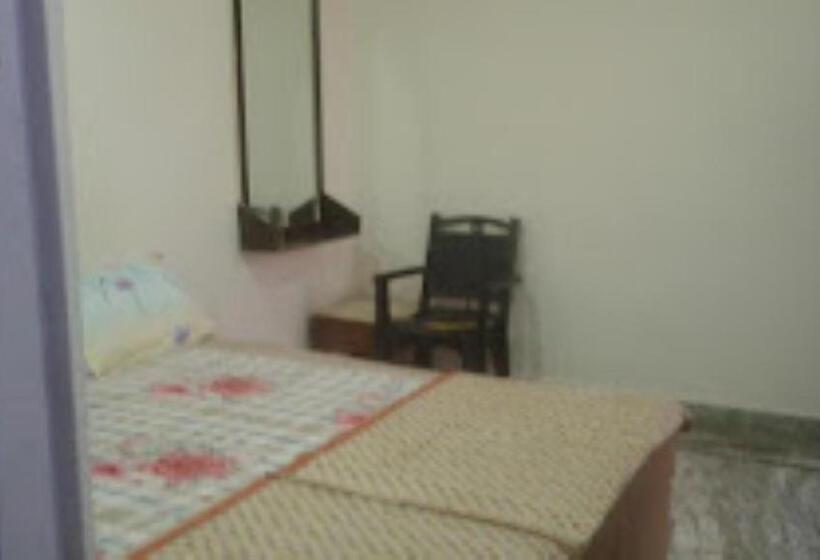 スタンダードルーム, Prince Tourist Lodge,fatehpur Sikri