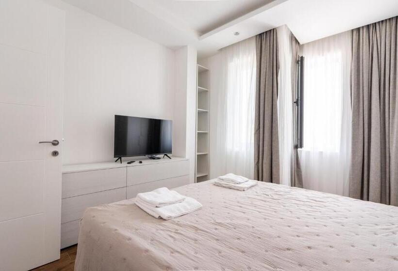 آپارتمان 2 خوابه, Kondina Suites