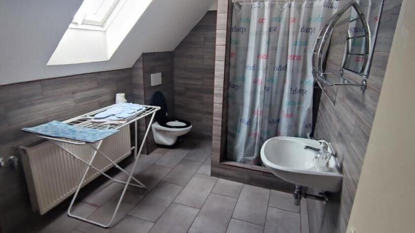 발코니가 있는 4인용 스탠다드 룸, Ubytování Na Stráni