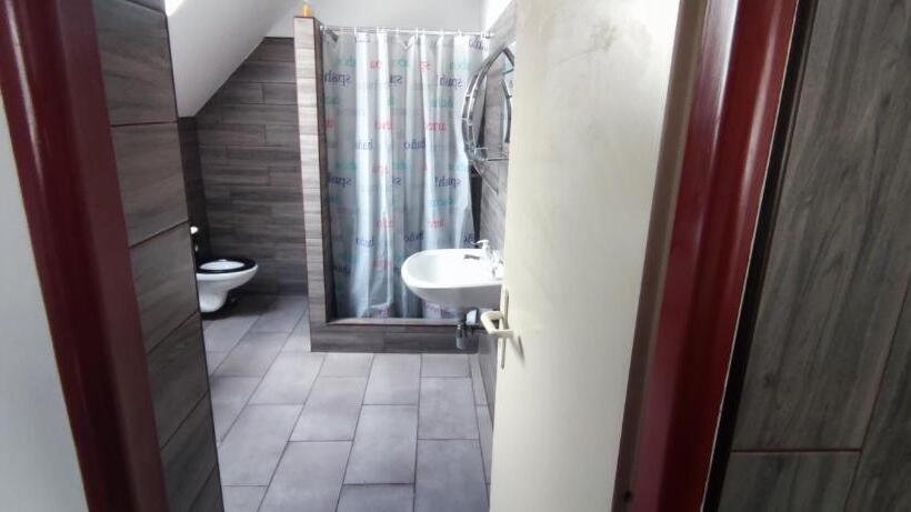 발코니가 있는 4인용 스탠다드 룸, Ubytování Na Stráni