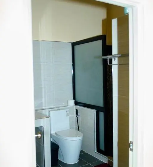 Standard Kolmen Hengen Huone Näkymä, Limlay House Trat