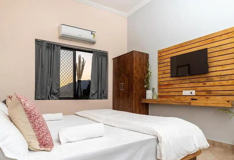 Quarto superior, Moustache Pushkar