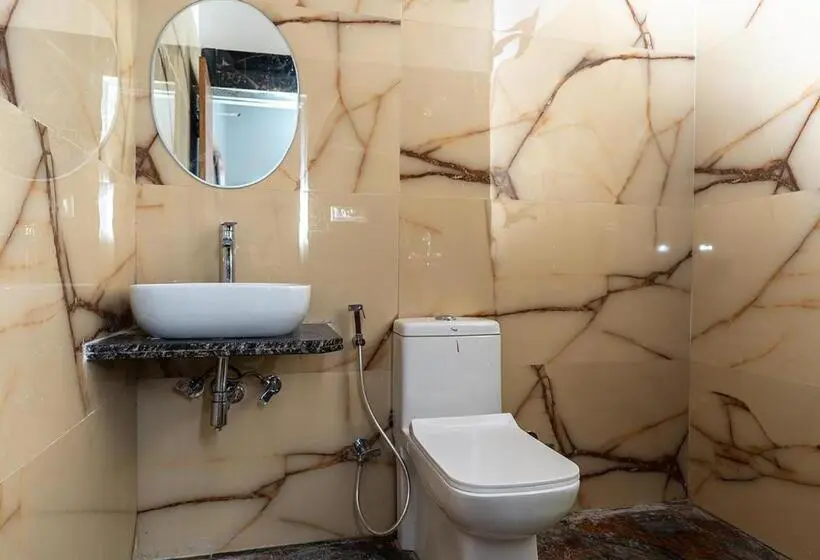 Quarto standard, Moustache Pushkar