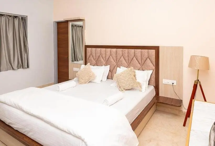 Quarto standard, Moustache Pushkar